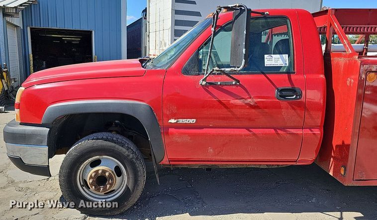 image for item DQ1172 2007 Chevrolet Silverado 3500  utility bed pickup truck
