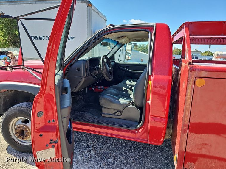 image for item DQ1172 2007 Chevrolet Silverado 3500  utility bed pickup truck