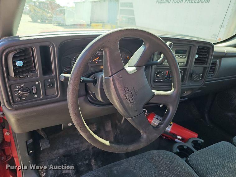 image for item DQ1172 2007 Chevrolet Silverado 3500  utility bed pickup truck