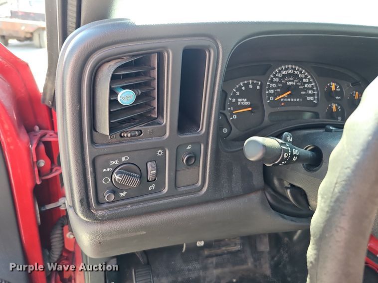 image for item DQ1172 2007 Chevrolet Silverado 3500  utility bed pickup truck