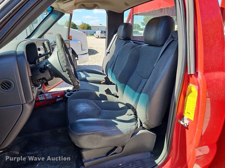 image for item DQ1172 2007 Chevrolet Silverado 3500  utility bed pickup truck