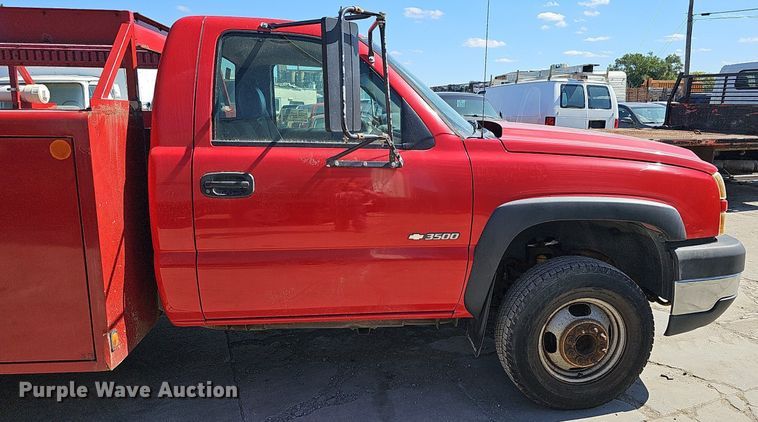 image for item DQ1172 2007 Chevrolet Silverado 3500  utility bed pickup truck