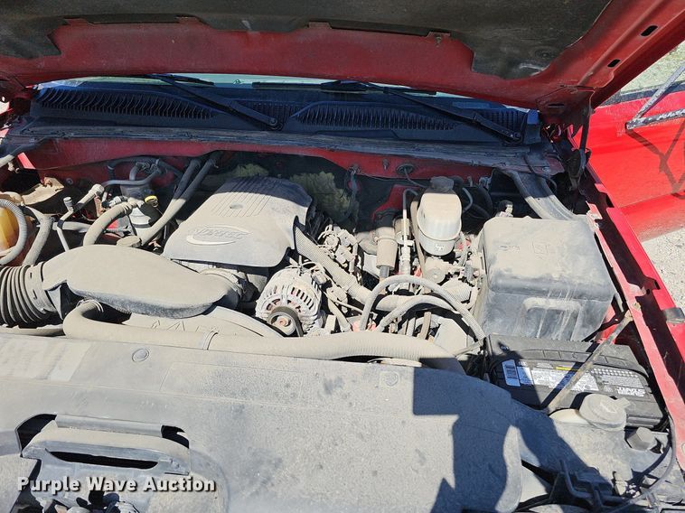 image for item DQ1172 2007 Chevrolet Silverado 3500  utility bed pickup truck