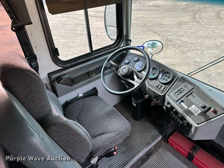 image for item DQ1521 2009 Blue Bird All American  school bus