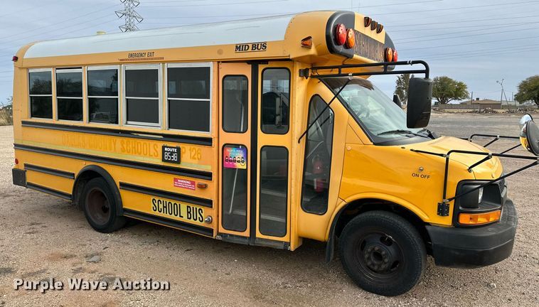 image for item DQ1522 2007 Chevrolet Express  shuttle bus