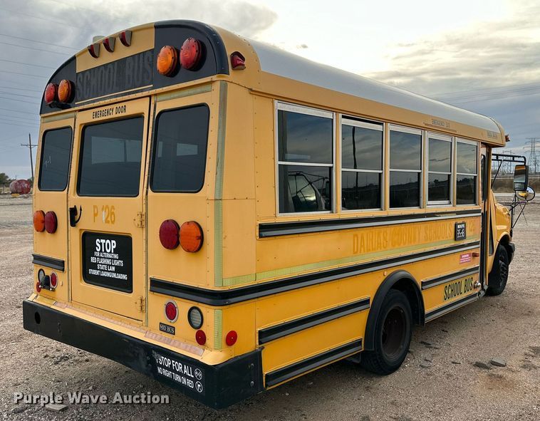 image for item DQ1522 2007 Chevrolet Express  shuttle bus