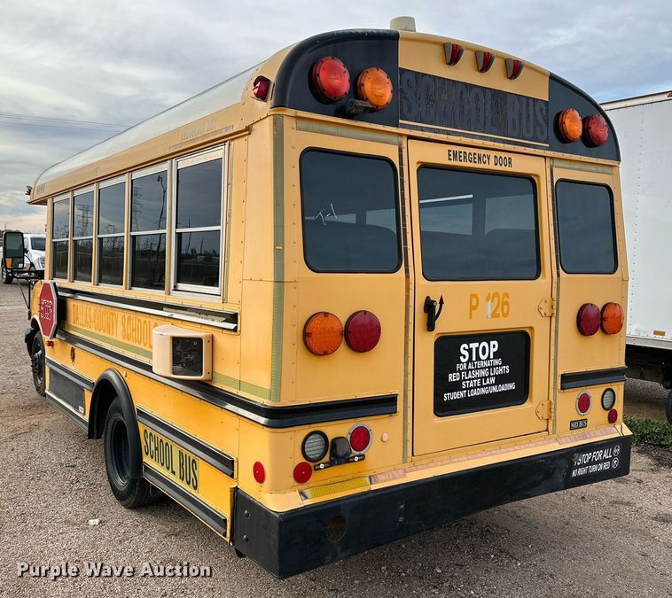 image for item DQ1522 2007 Chevrolet Express  shuttle bus