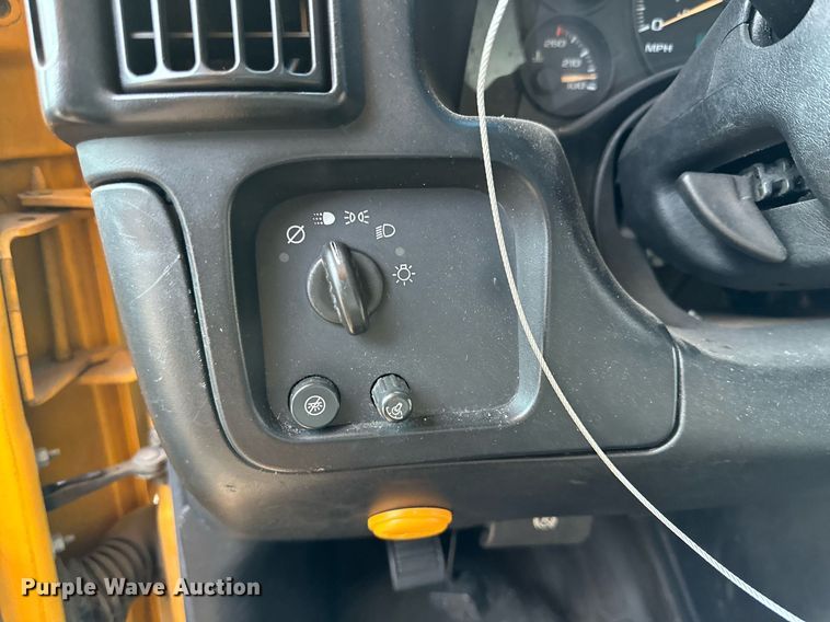 image for item DQ1522 2007 Chevrolet Express  shuttle bus