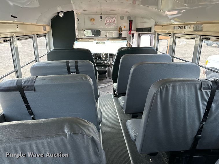 image for item DQ1522 2007 Chevrolet Express  shuttle bus