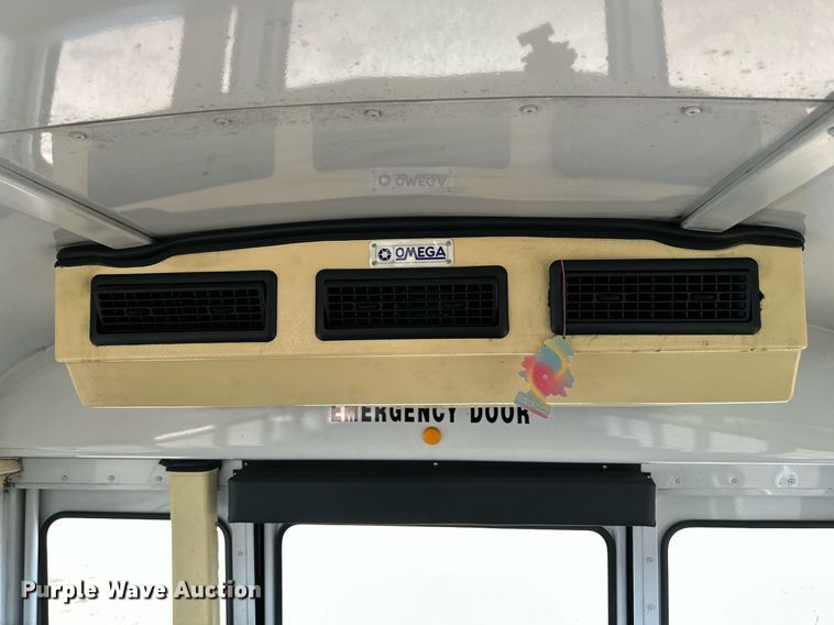 image for item DQ1522 2007 Chevrolet Express  shuttle bus