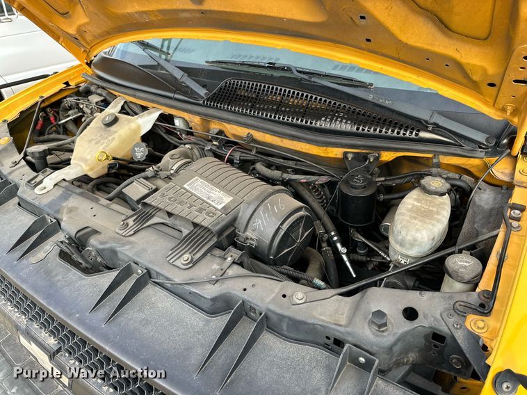 image for item DQ1522 2007 Chevrolet Express  shuttle bus