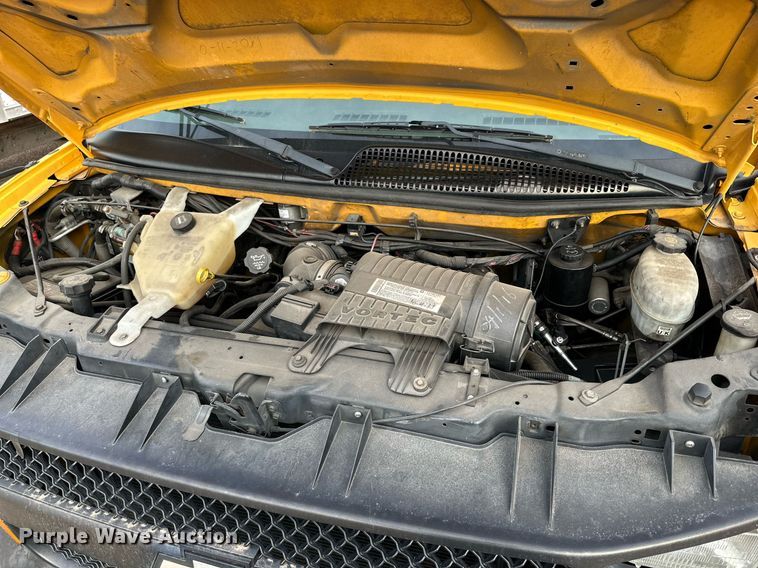 image for item DQ1522 2007 Chevrolet Express  shuttle bus