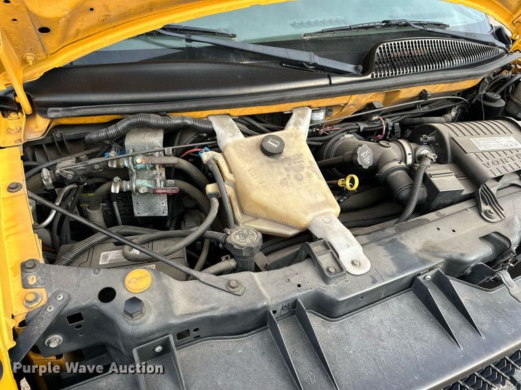 image for item DQ1522 2007 Chevrolet Express  shuttle bus