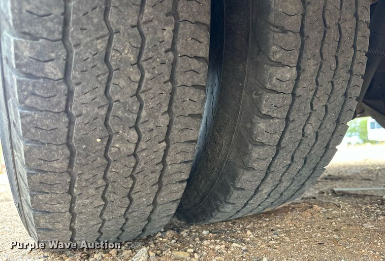 image for item DQ1522 2007 Chevrolet Express  shuttle bus