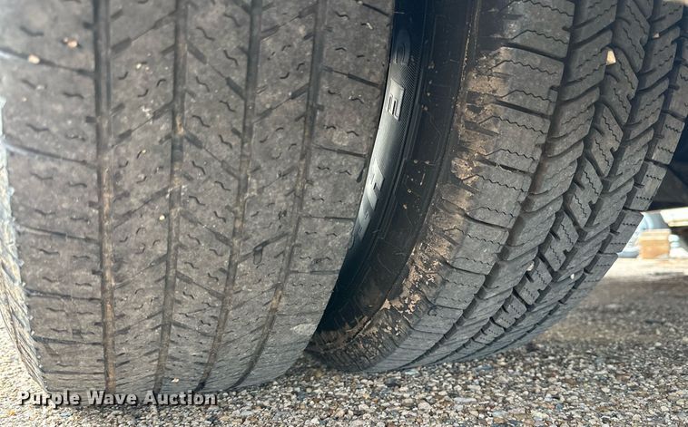 image for item DQ1522 2007 Chevrolet Express  shuttle bus