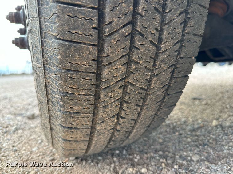 image for item DQ1522 2007 Chevrolet Express  shuttle bus