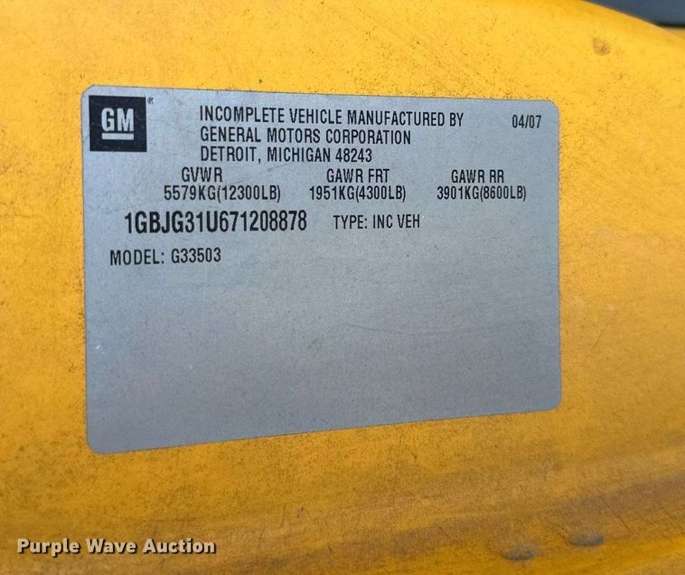 image for item DQ1522 2007 Chevrolet Express  shuttle bus