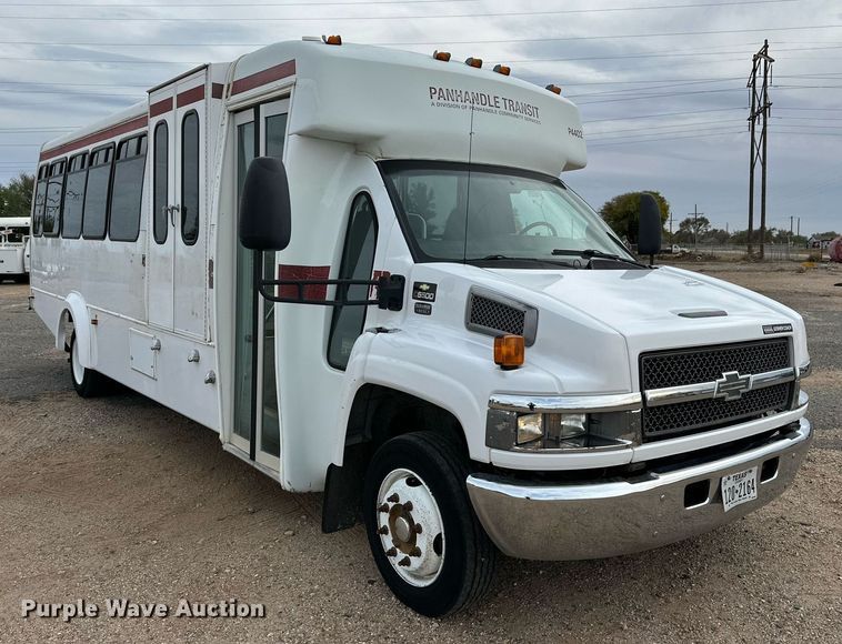 image for item DQ1524 2008 Chevrolet C5500  shuttle bus