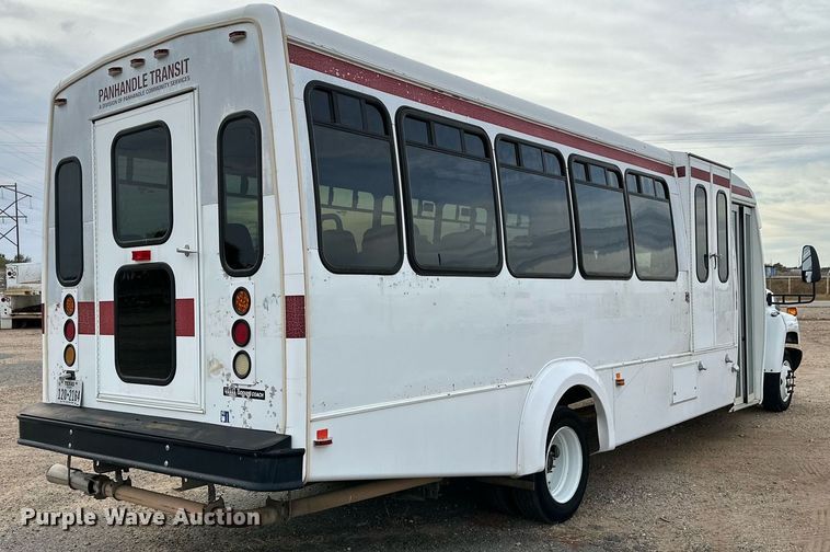 image for item DQ1524 2008 Chevrolet C5500  shuttle bus