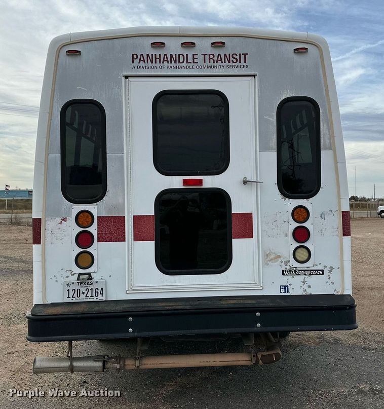 image for item DQ1524 2008 Chevrolet C5500  shuttle bus