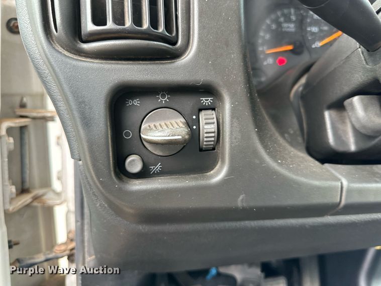 image for item DQ1524 2008 Chevrolet C5500  shuttle bus