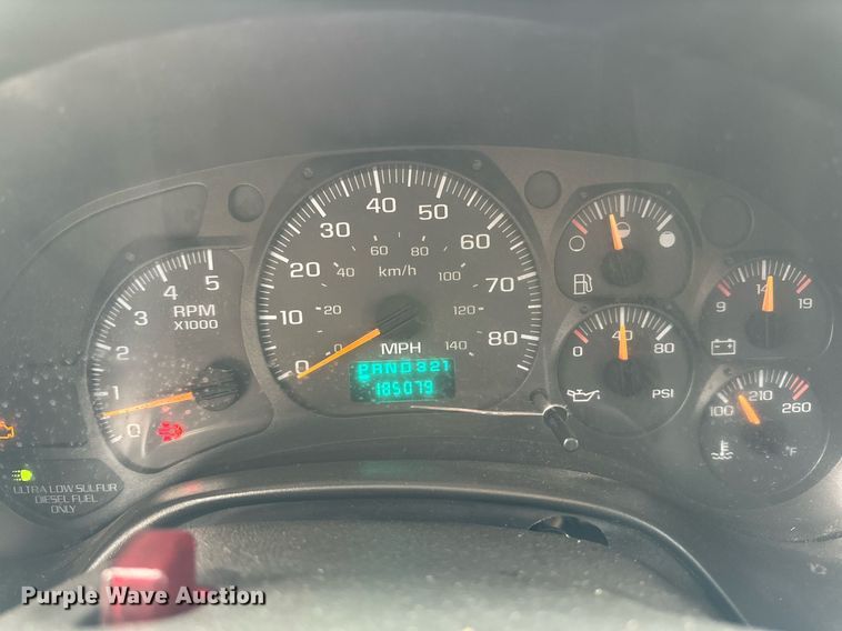 image for item DQ1524 2008 Chevrolet C5500  shuttle bus