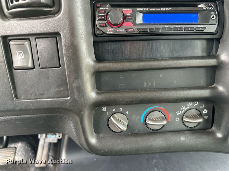 image for item DQ1524 2008 Chevrolet C5500  shuttle bus