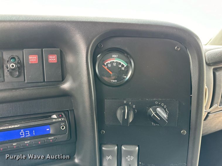 image for item DQ1524 2008 Chevrolet C5500  shuttle bus