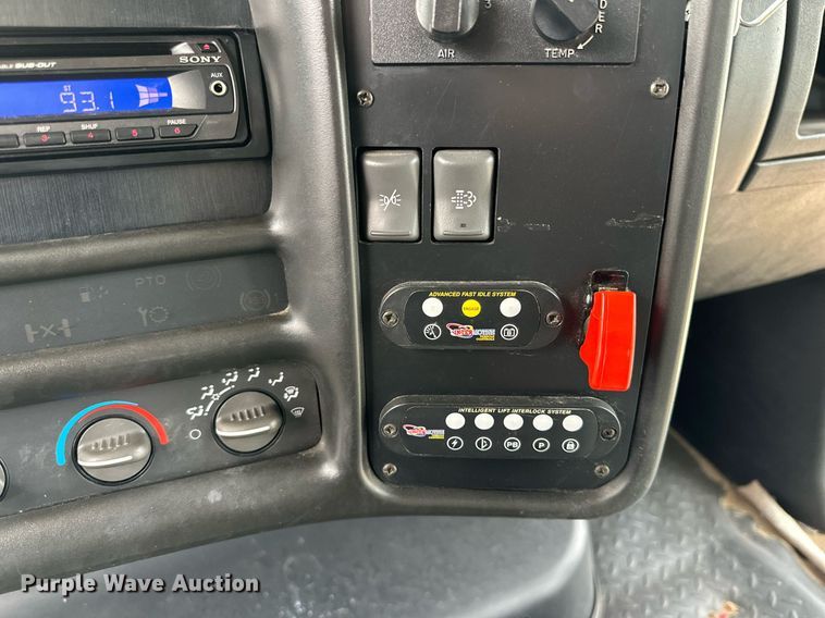 image for item DQ1524 2008 Chevrolet C5500  shuttle bus