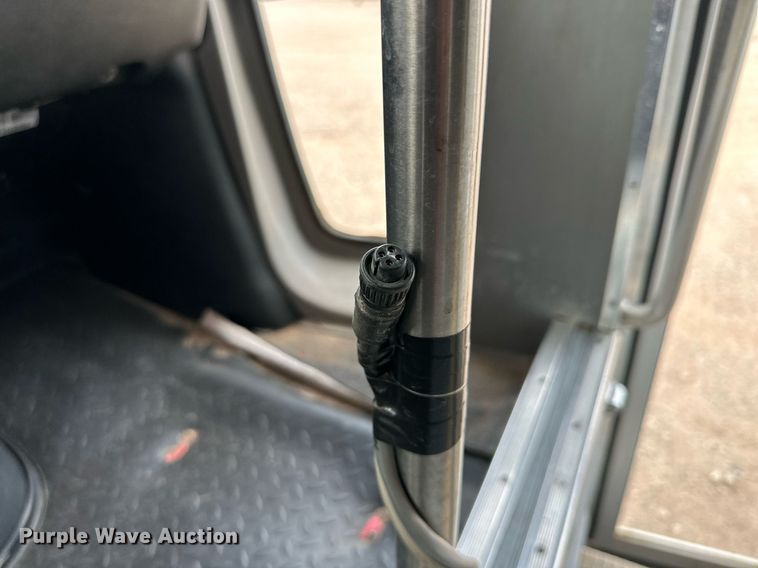 image for item DQ1524 2008 Chevrolet C5500  shuttle bus