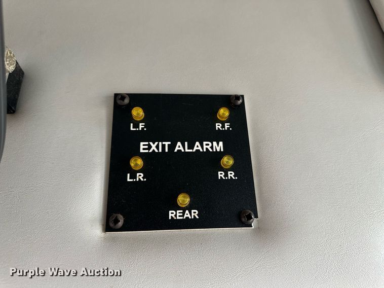 image for item DQ1524 2008 Chevrolet C5500  shuttle bus