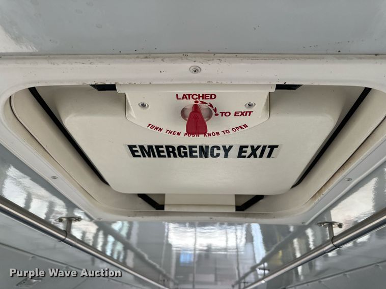 image for item DQ1524 2008 Chevrolet C5500  shuttle bus