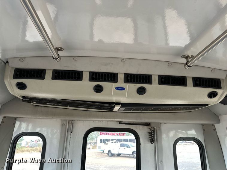 image for item DQ1524 2008 Chevrolet C5500  shuttle bus