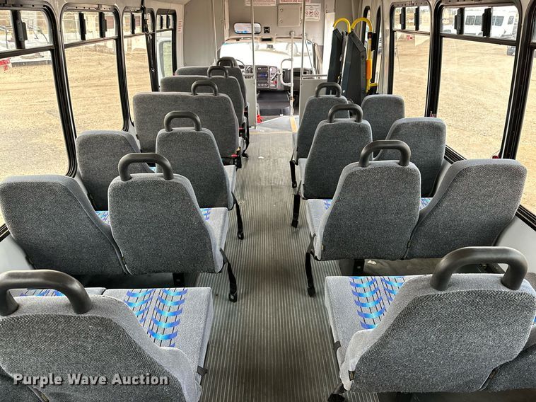 image for item DQ1524 2008 Chevrolet C5500  shuttle bus