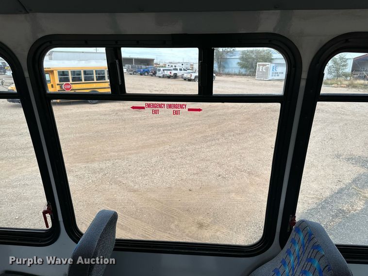 image for item DQ1524 2008 Chevrolet C5500  shuttle bus