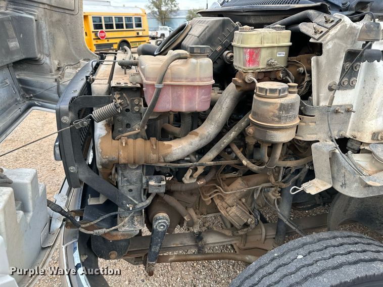 image for item DQ1524 2008 Chevrolet C5500  shuttle bus