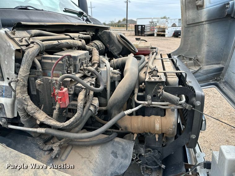 image for item DQ1524 2008 Chevrolet C5500  shuttle bus