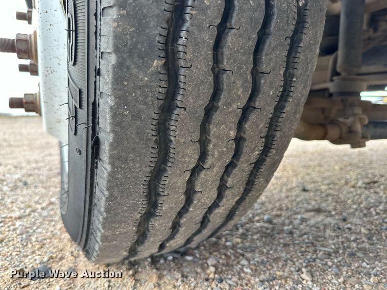 image for item DQ1524 2008 Chevrolet C5500  shuttle bus