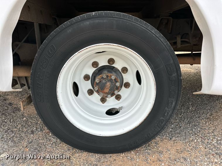 image for item DQ1524 2008 Chevrolet C5500  shuttle bus