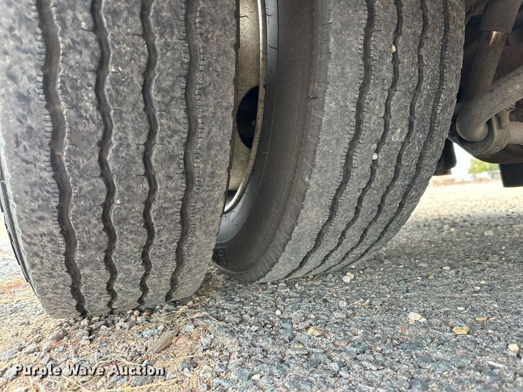 image for item DQ1524 2008 Chevrolet C5500  shuttle bus