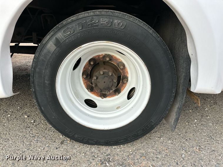 image for item DQ1524 2008 Chevrolet C5500  shuttle bus