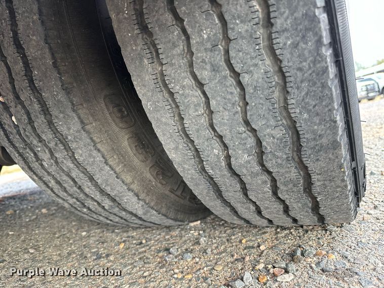 image for item DQ1524 2008 Chevrolet C5500  shuttle bus