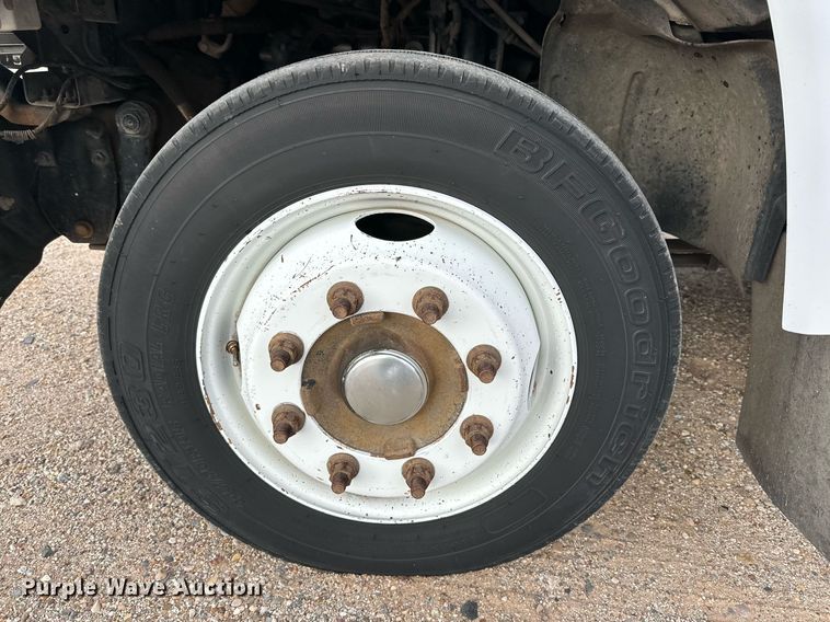 image for item DQ1524 2008 Chevrolet C5500  shuttle bus