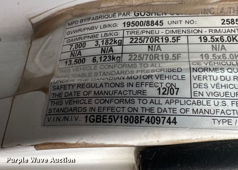 image for item DQ1524 2008 Chevrolet C5500  shuttle bus