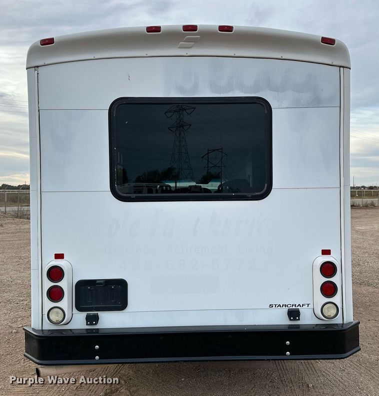 image for item DQ1525 2008 Ford E450 Super Duty  shuttle bus