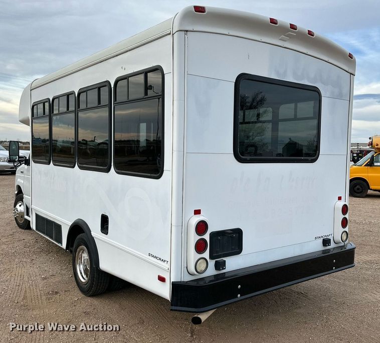 image for item DQ1525 2008 Ford E450 Super Duty  shuttle bus