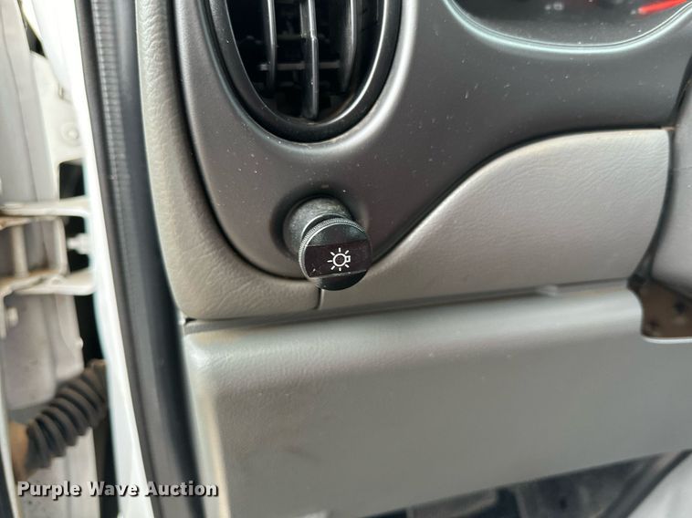 image for item DQ1525 2008 Ford E450 Super Duty  shuttle bus