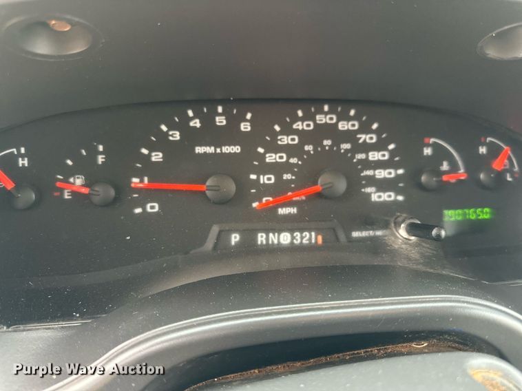 image for item DQ1525 2008 Ford E450 Super Duty  shuttle bus