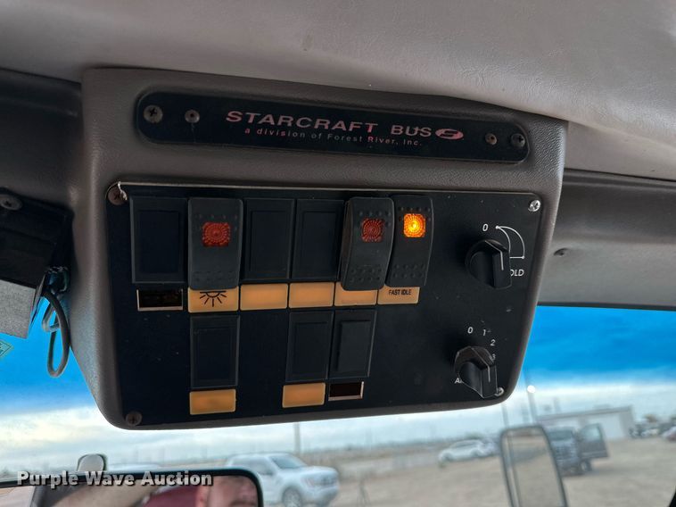 image for item DQ1525 2008 Ford E450 Super Duty  shuttle bus