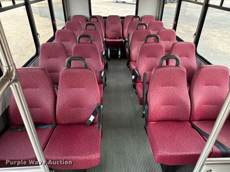 image for item DQ1525 2008 Ford E450 Super Duty  shuttle bus